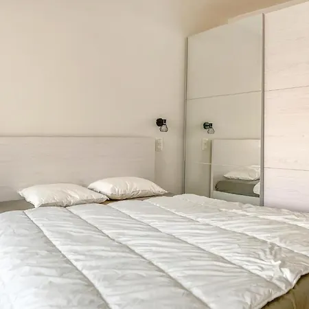 2 Bedroom Stunning In Ostende