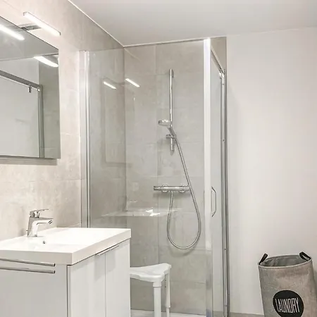 Amazing In With Swimming Pool Appartement